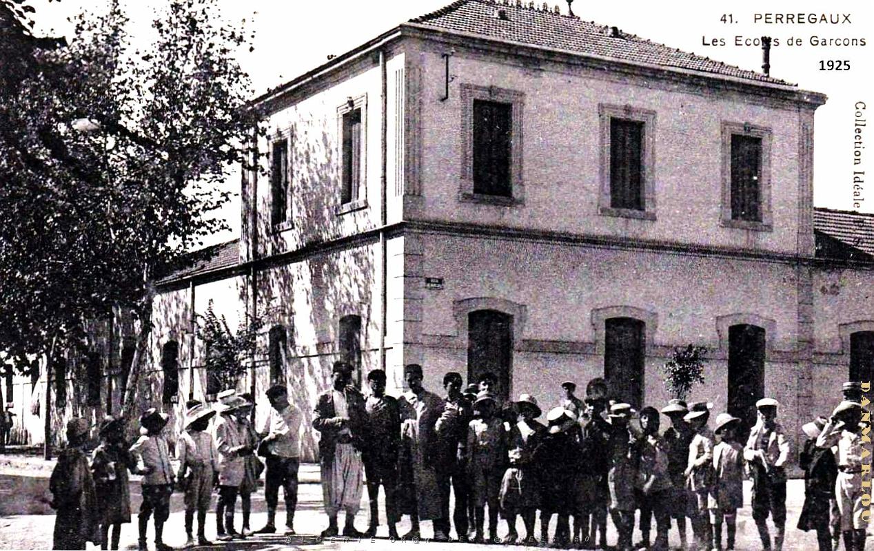 Perregaux - Ecole de Garcons - 1925.jpg